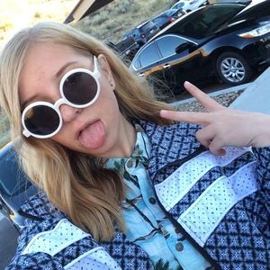 Meet your Posher, Dara